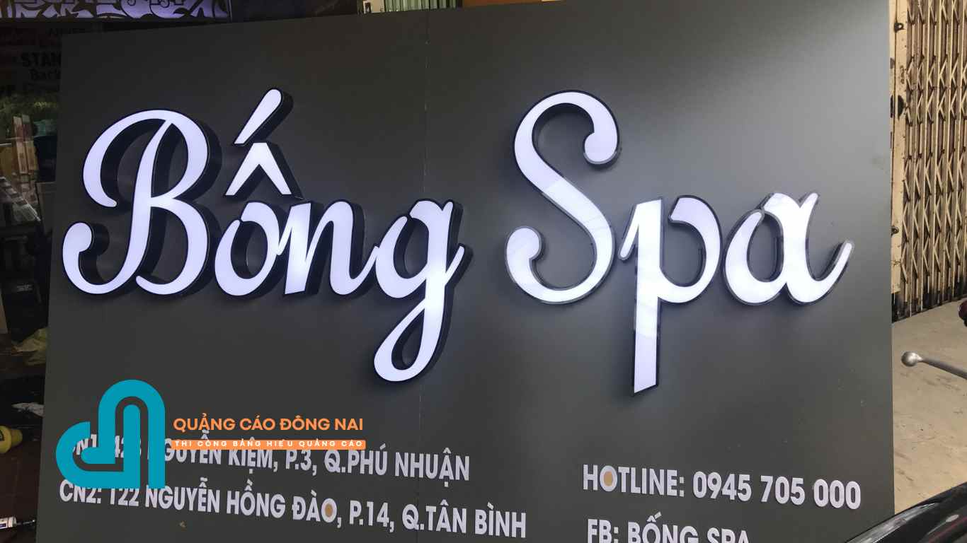 Bảng hiệu mica và vấn đề trầy xước thường gặp