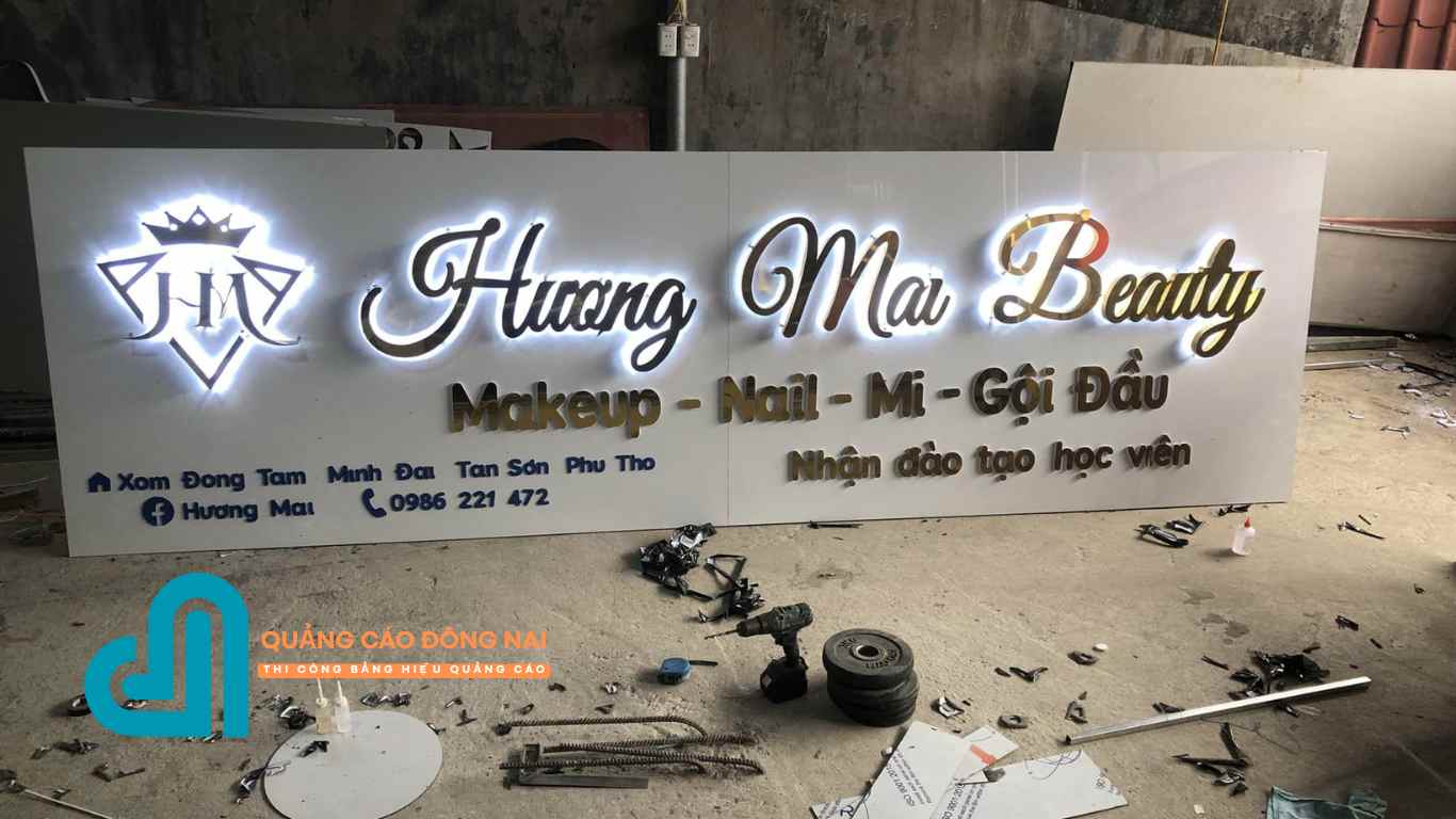 Câu hỏi thường gặp về bảng hiệu Mica (FAQ)