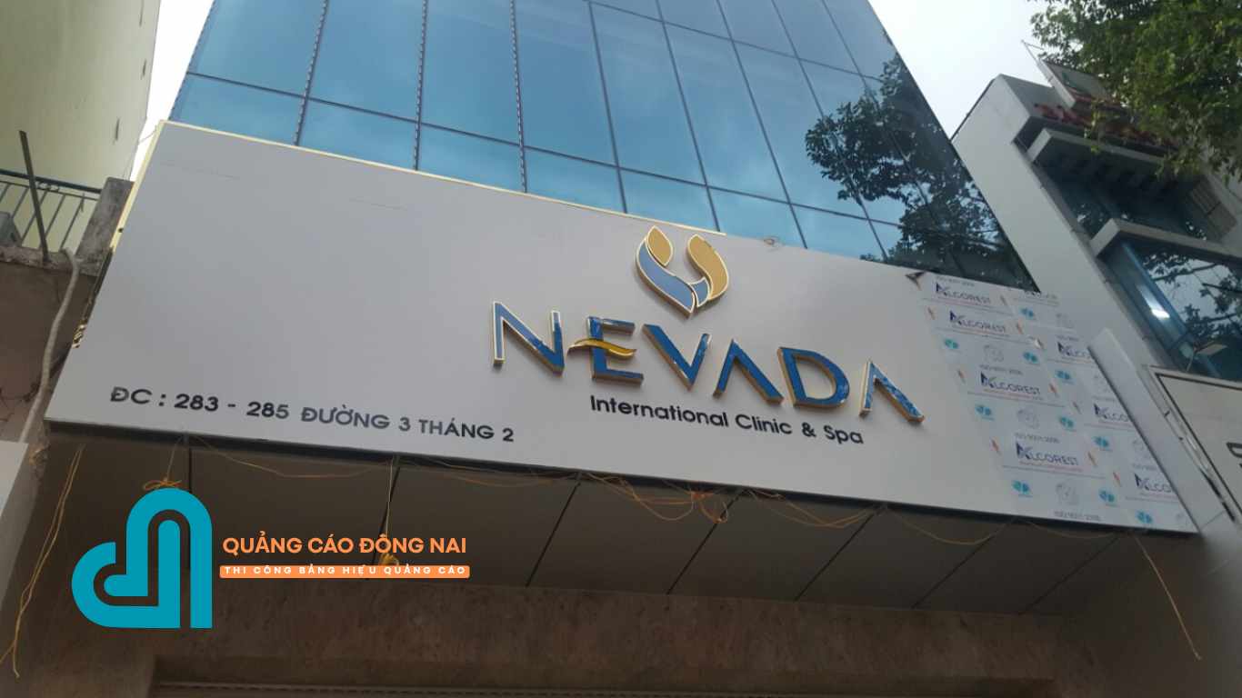 Giá trị thẩm mỹ vượt trội của bảng hiệu Mica xuyên sáng