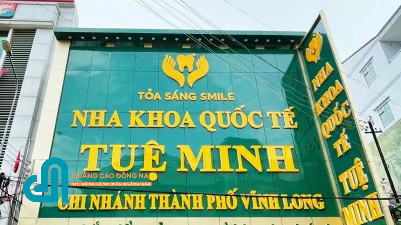 Những câu hỏi thường gặp về bảng hiệu mica xuyên sáng (FAQ)