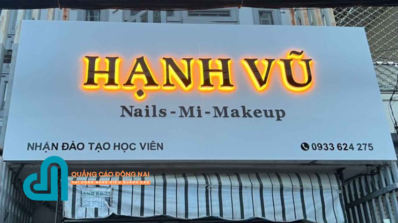 Những câu hỏi thường gặp về bảng hiệu Mica thường (FAQ)