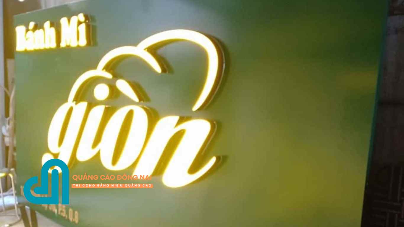 Ưu điểm của bảng hiệu Mica trong quảng cáo