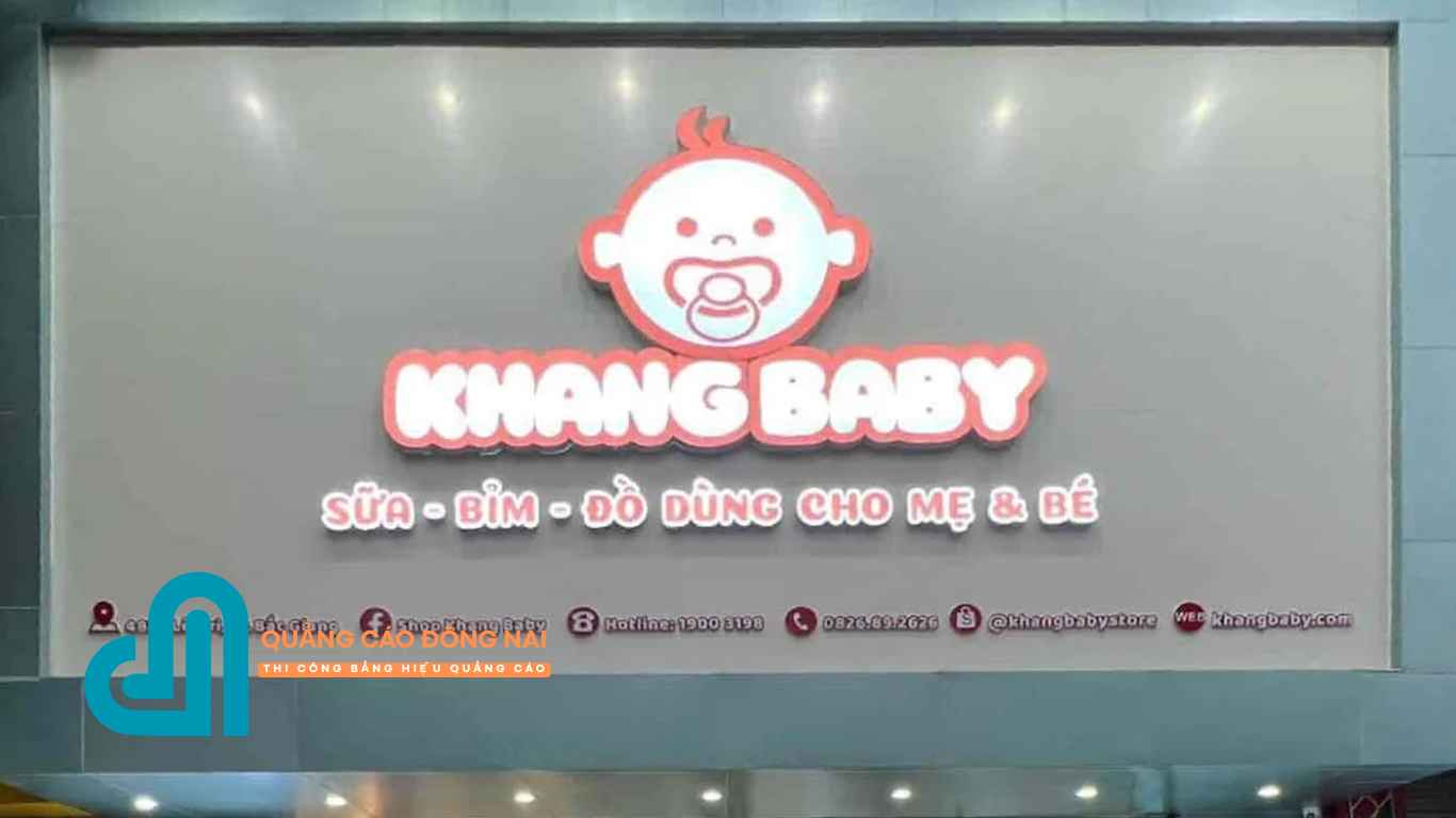 So sánh chi tiết bảng hiệu Mica thường và Mica xuyên sáng